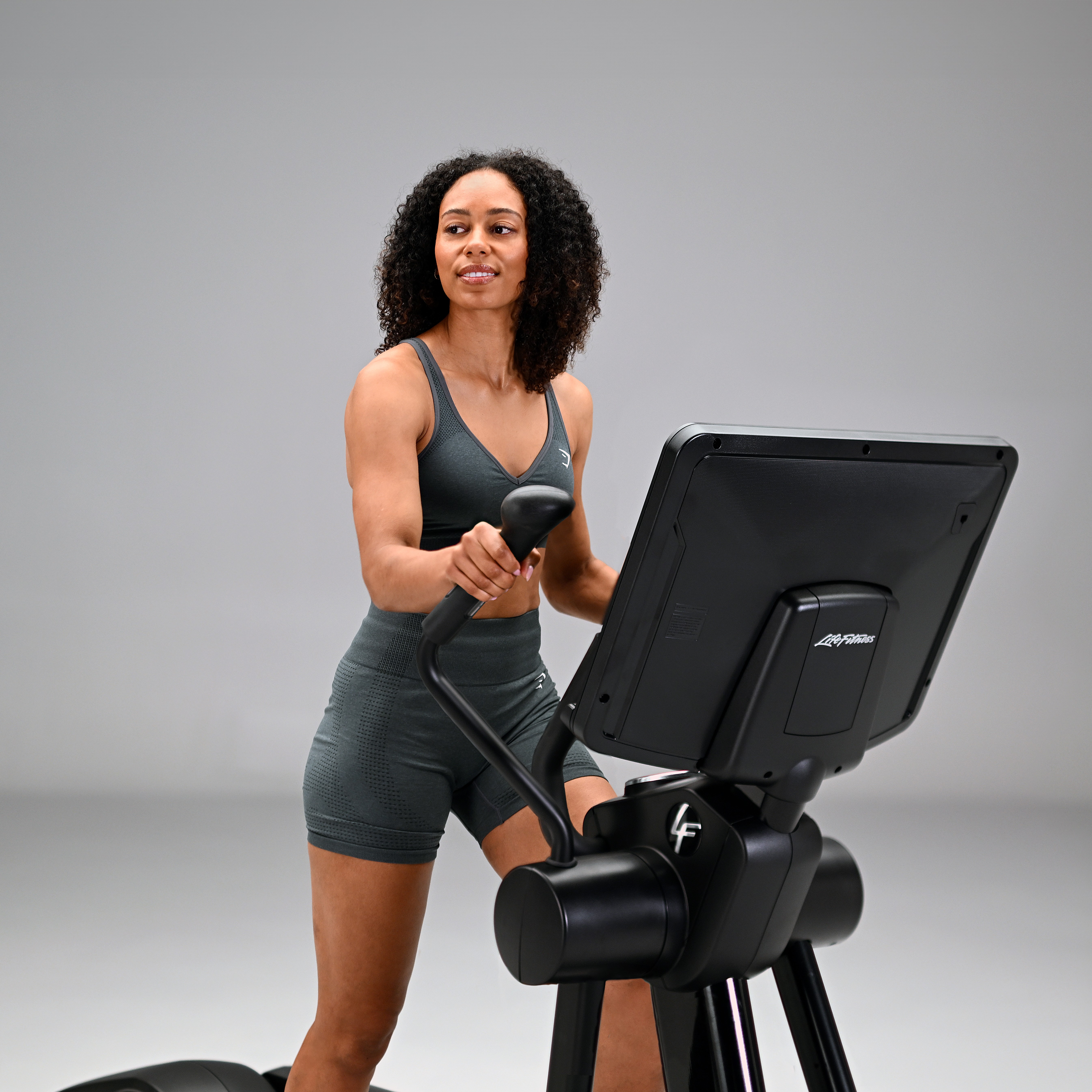 Club Series+ Crosstrainer mit SE4 Konsole