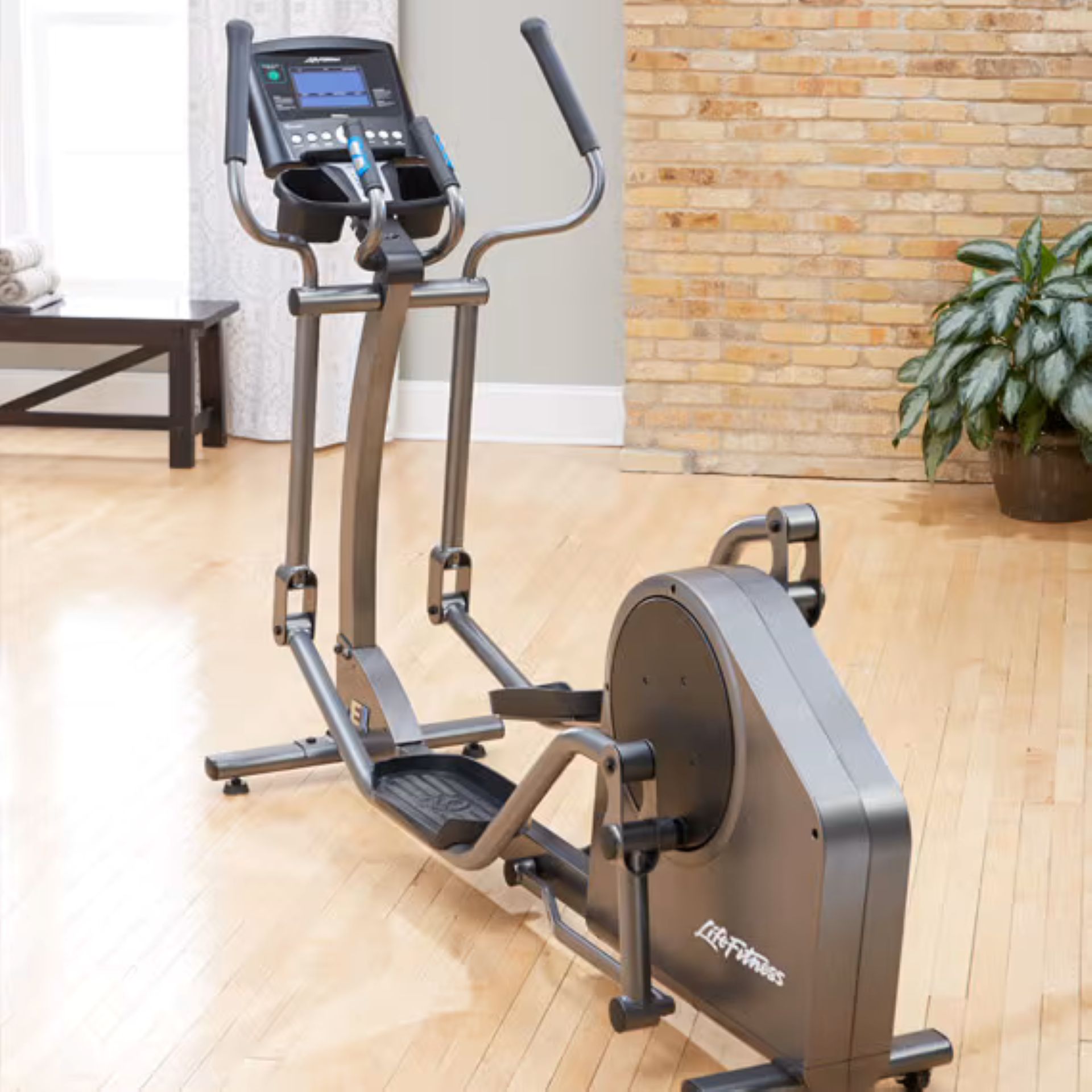 E1 Crosstrainer mit Go Konsole