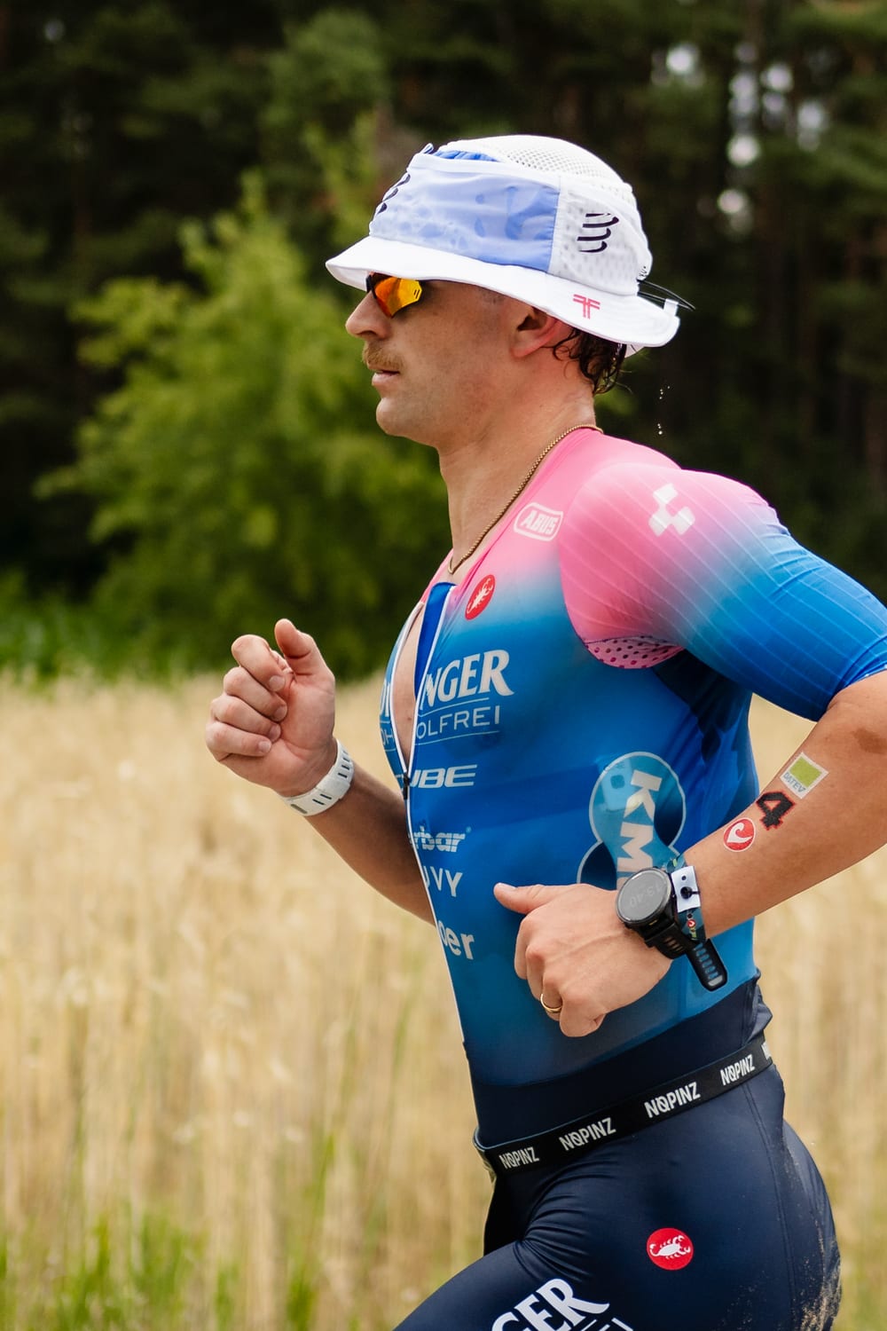 Frederic Funk auf der Laufstrecke der Challenge Roth 2026