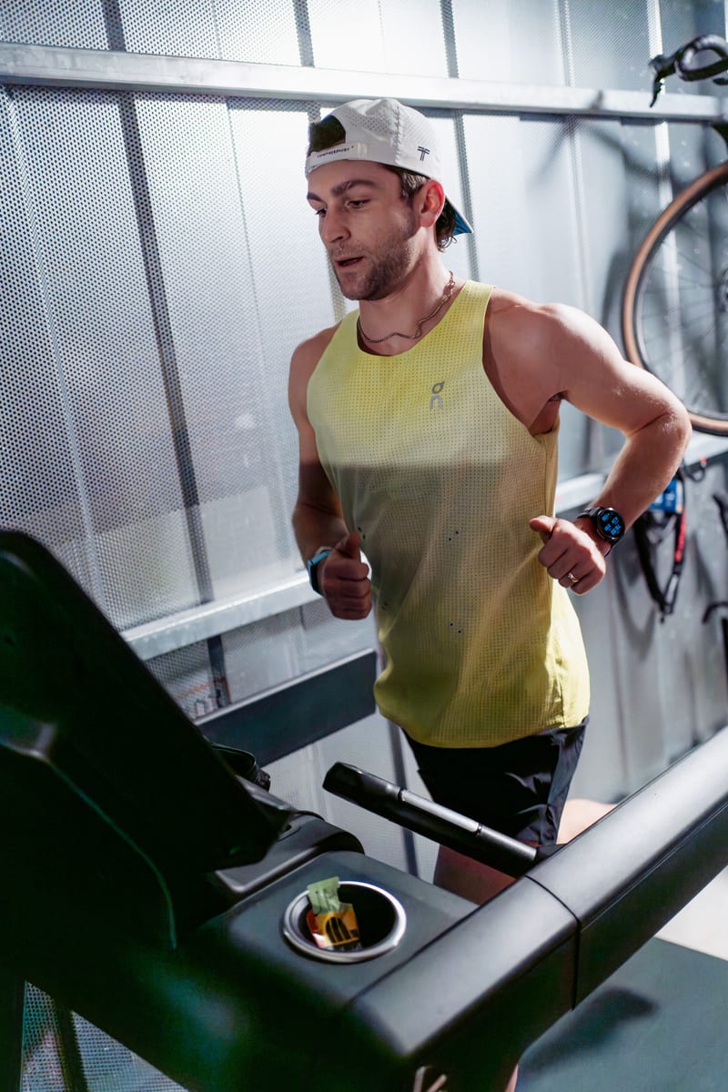 Frederic Funk beim Laufband-Training