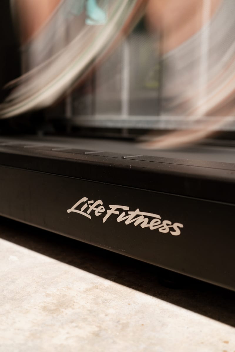 Life Fitness Schriftzug am Laufband