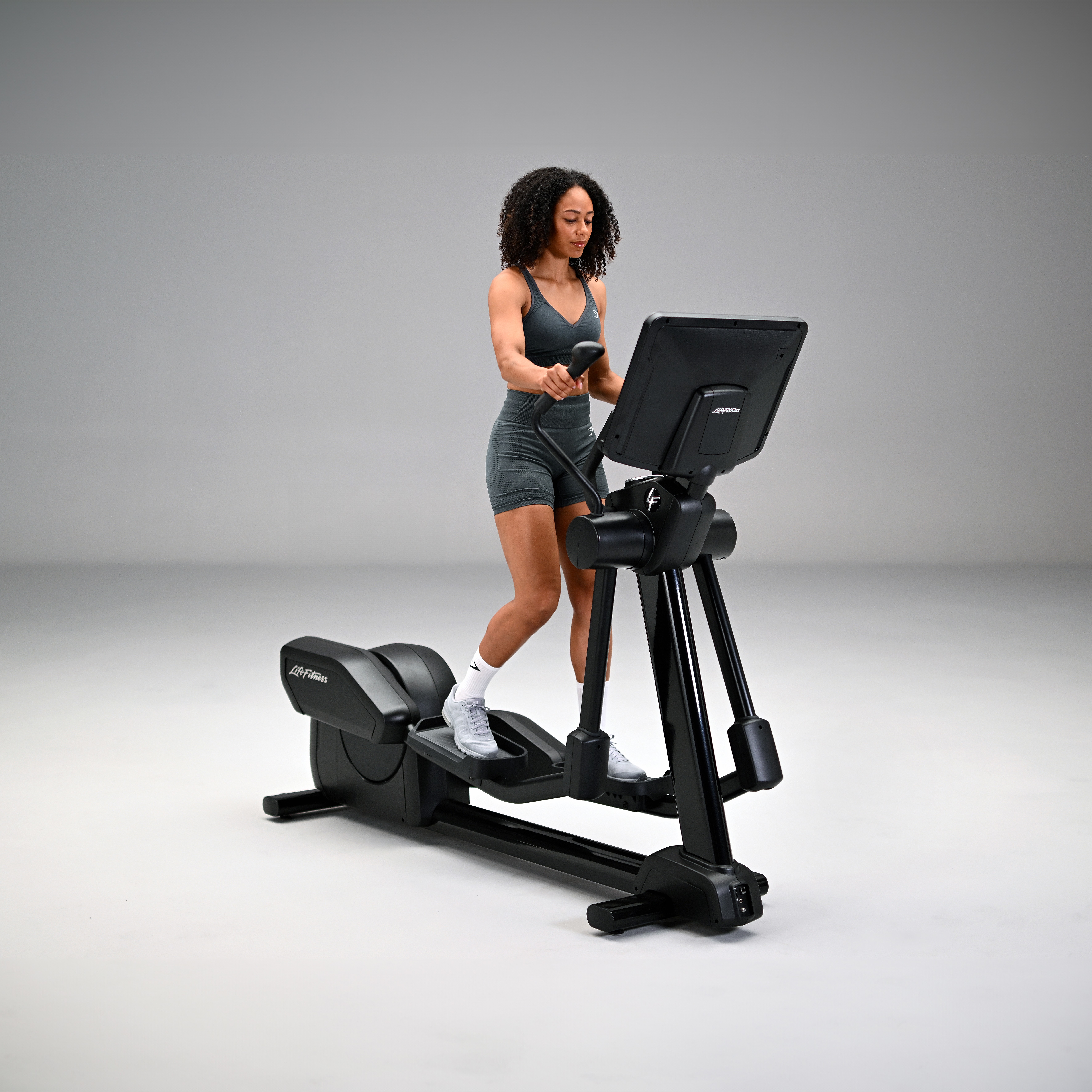 Club Series+ Crosstrainer mit SE4 Konsole